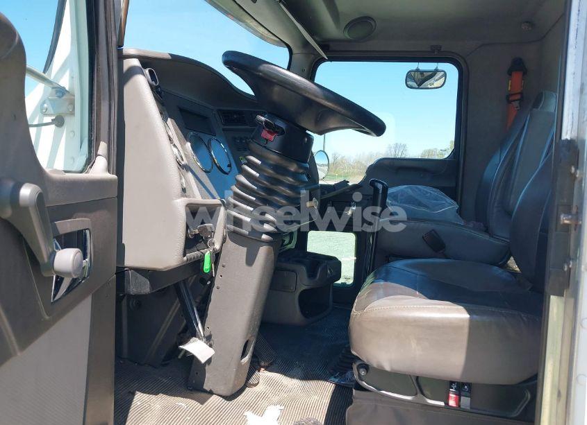 Photo 7 of 2014 Kenworth Construction T370 (VIN 2NKHLJ9X8EM409355)