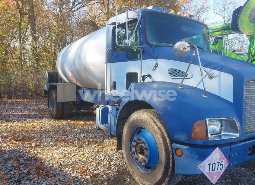 2004 Kenworth Construction T300 (VIN 2NKMHD7X94M050049) main photo