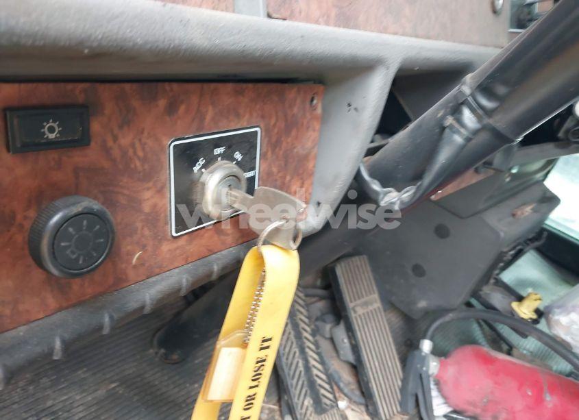 Photo 10 of 2004 Kenworth Construction T300 (VIN 2NKMHD7X94M050049)