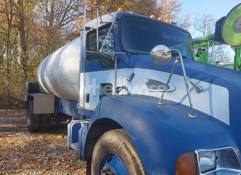 Photo 11 of 2004 Kenworth Construction T300 (VIN 2NKMHD7X94M050049)