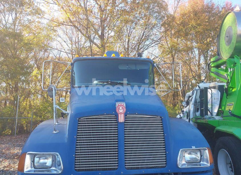 Photo 14 of 2004 Kenworth Construction T300 (VIN 2NKMHD7X94M050049)