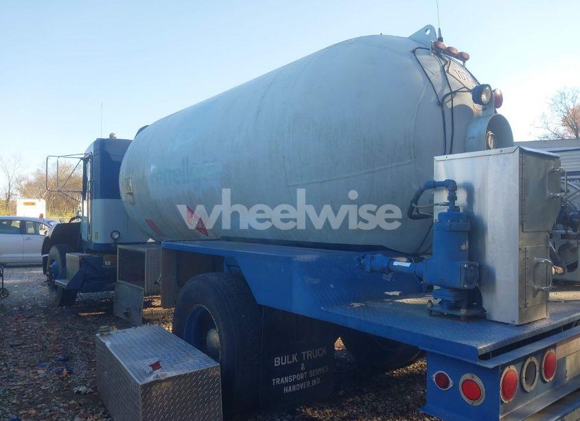 Photo 16 of 2004 Kenworth Construction T300 (VIN 2NKMHD7X94M050049)