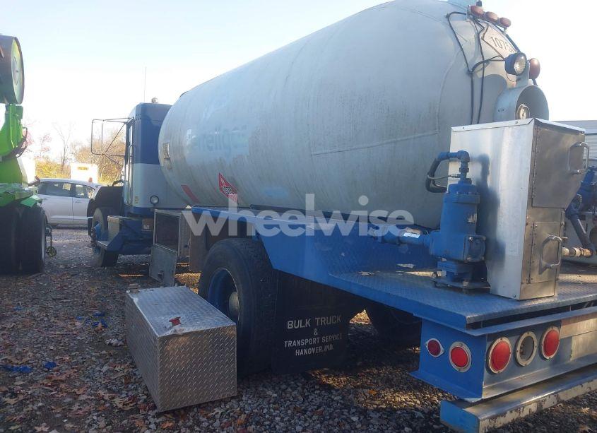 Photo 3 of 2004 Kenworth Construction T300 (VIN 2NKMHD7X94M050049)