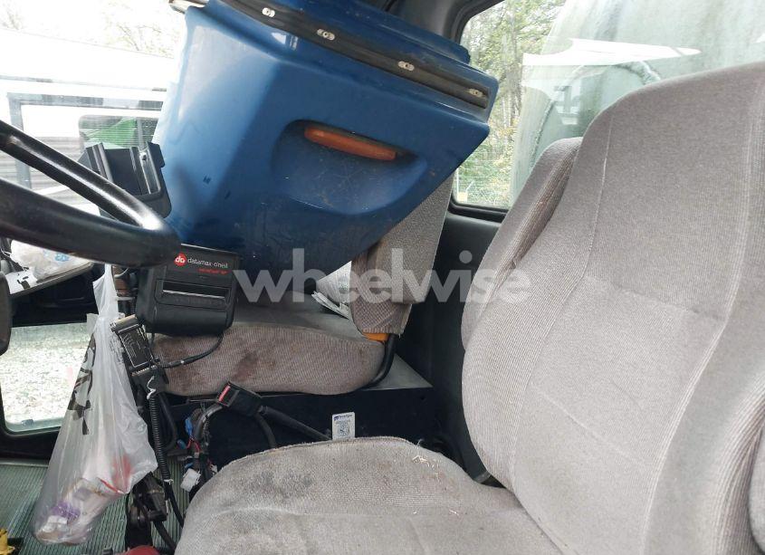 Photo 7 of 2004 Kenworth Construction T300 (VIN 2NKMHD7X94M050049)