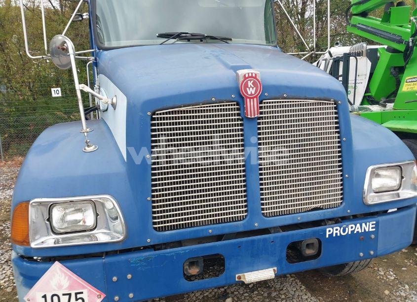 Photo 9 of 2004 Kenworth Construction T300 (VIN 2NKMHD7X94M050049)