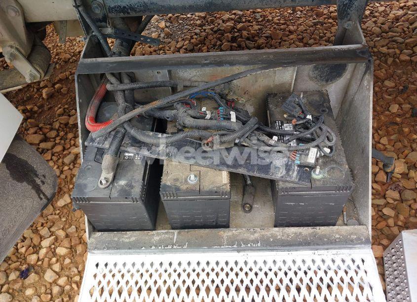 Photo 11 of 2013 Peterbilt 337 N/A (VIN 2NP2HM6X1DM212971)