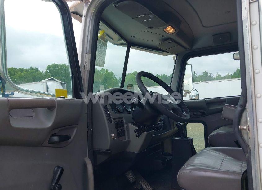 Photo 5 of 2013 Peterbilt 337 N/A (VIN 2NP2HM6X1DM212971)