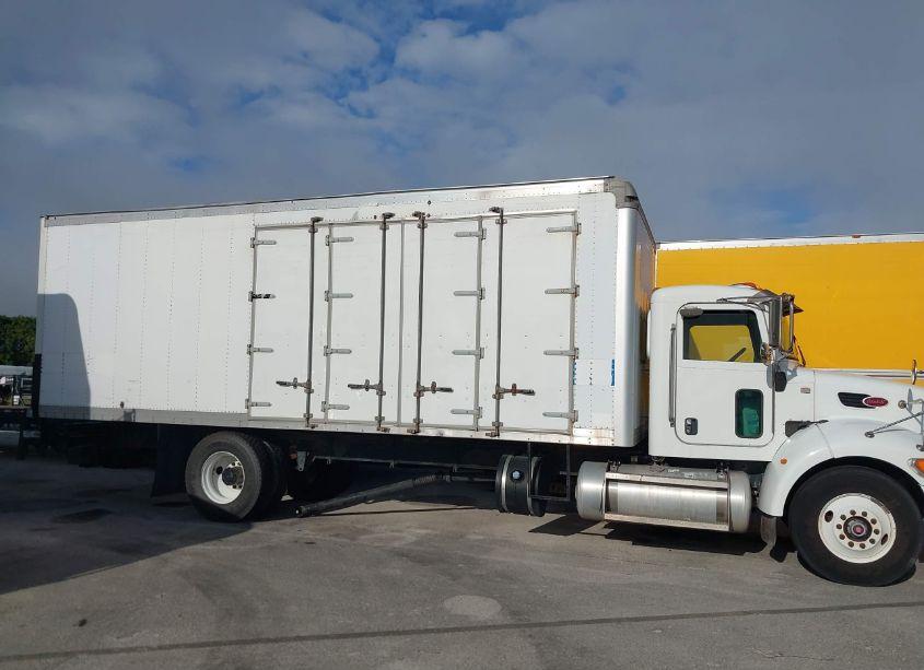 Photo 16 of 2015 Peterbilt 337 N/A (VIN 2NP2HM6X2FM269585)