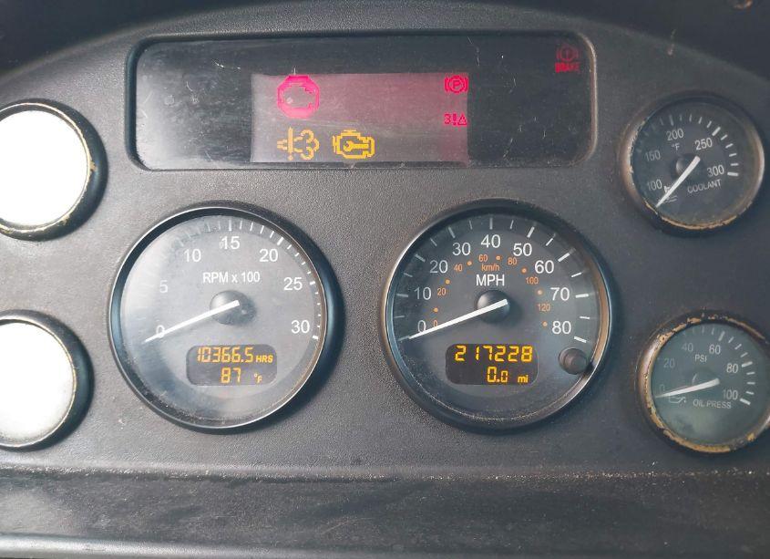 Photo 5 of 2015 Peterbilt 337 N/A (VIN 2NP2HM6X2FM269585)