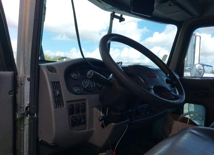 Photo 6 of 2015 Peterbilt 337 N/A (VIN 2NP2HM6X2FM269585)