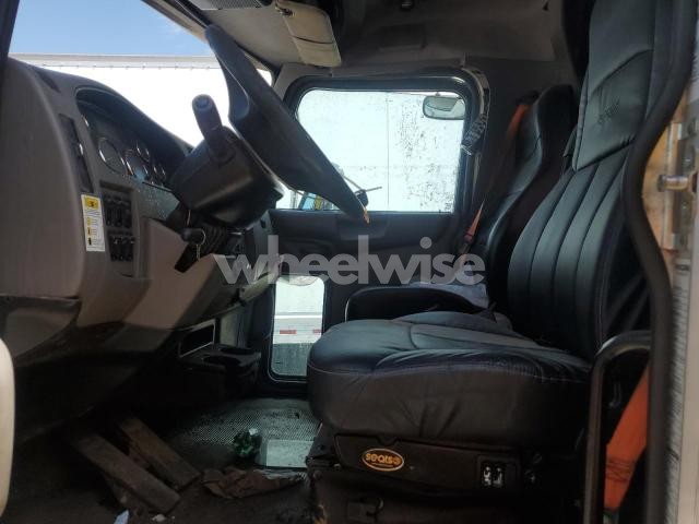 Photo 10 of 2018 PETERBILT 337 SERVICE TRUCK N/A (VIN 2NP2HM6X3JM465642)