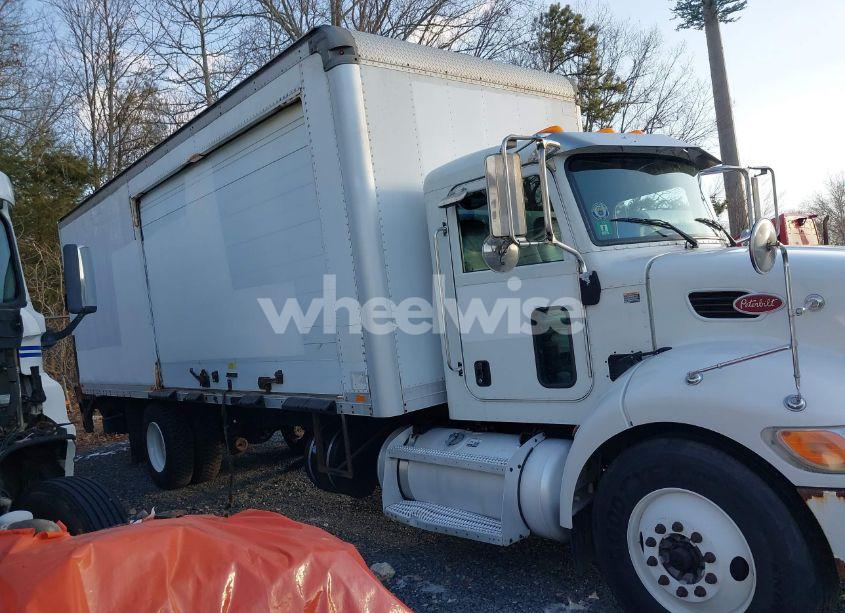 Photo 14 of 2015 Peterbilt 337 N/A (VIN 2NP2HM6X5FM269466)