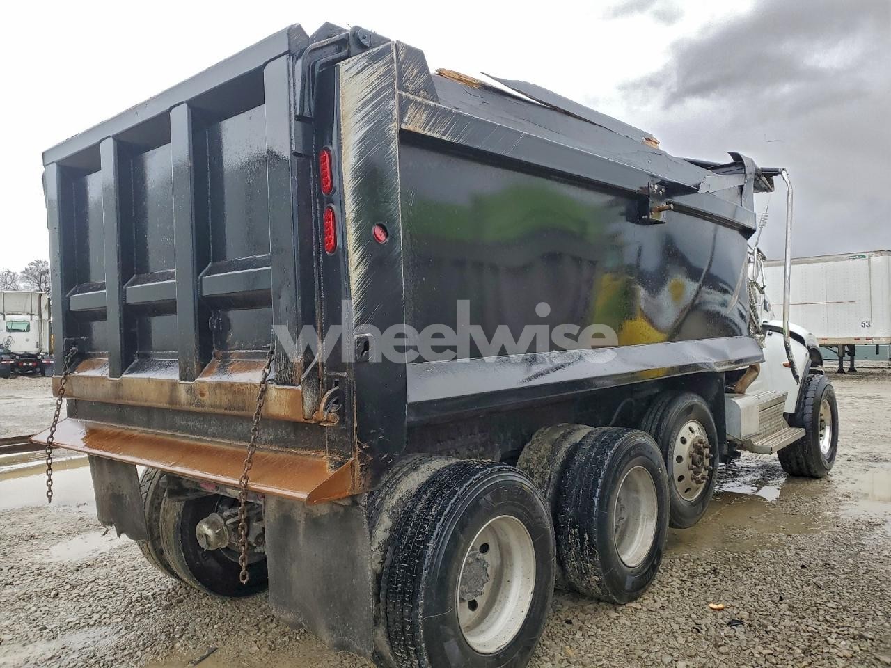 Photo 4 of 2021 PETERBILT 348 DUMP TRUCK (VIN 2NP3LJ0X3MM757239)