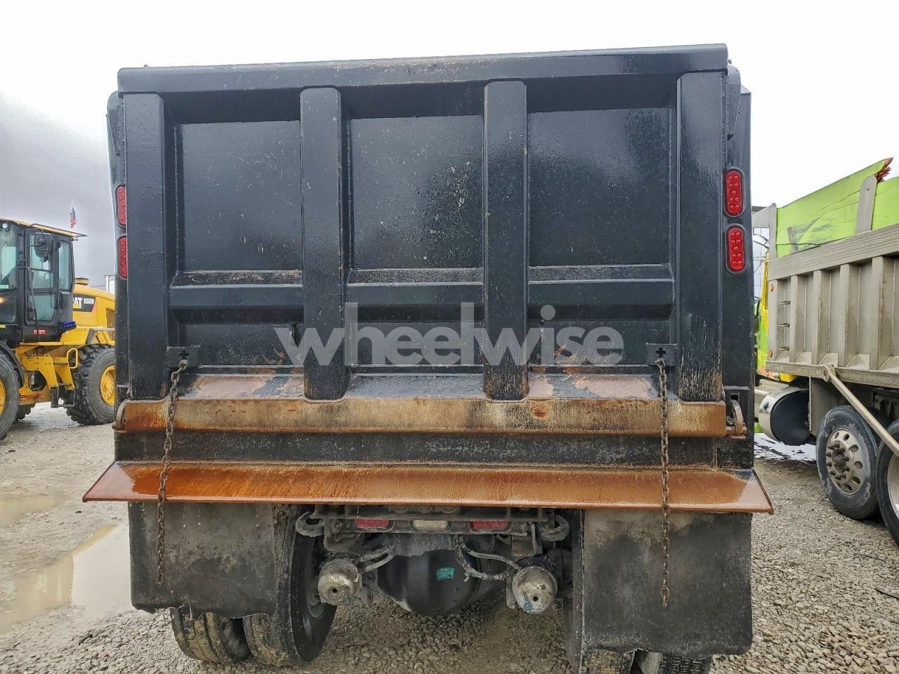 Photo 6 of 2021 PETERBILT 348 DUMP TRUCK (VIN 2NP3LJ0X3MM757239)