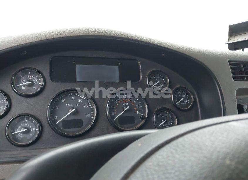 Photo 5 of 2016 Peterbilt 348 N/A (VIN 2NP3LJ0X4GM325859)