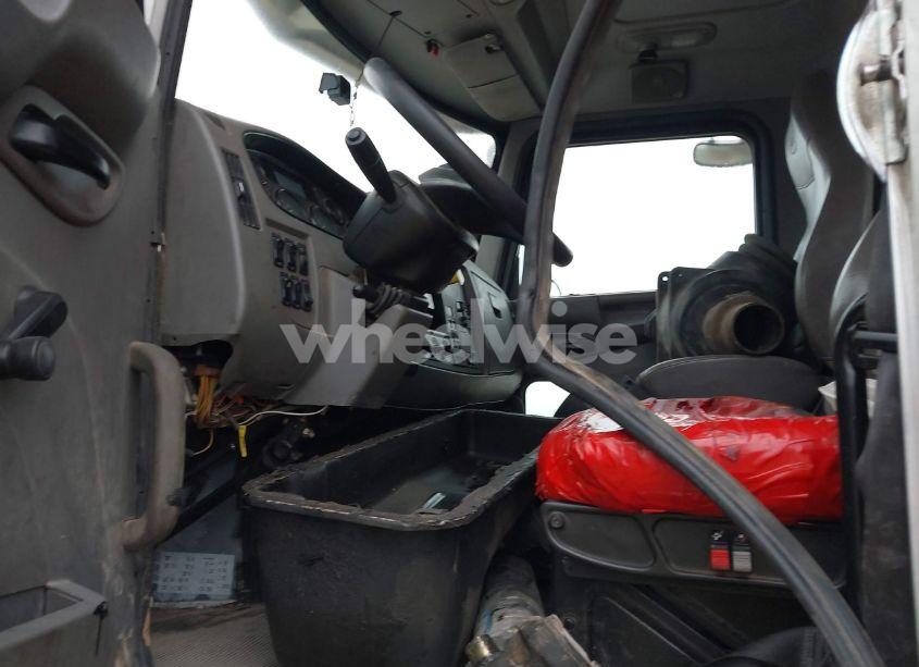 Photo 6 of 2016 Peterbilt 348 N/A (VIN 2NP3LJ0X4GM325859)