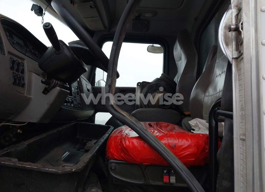 Photo 7 of 2016 Peterbilt 348 N/A (VIN 2NP3LJ0X4GM325859)