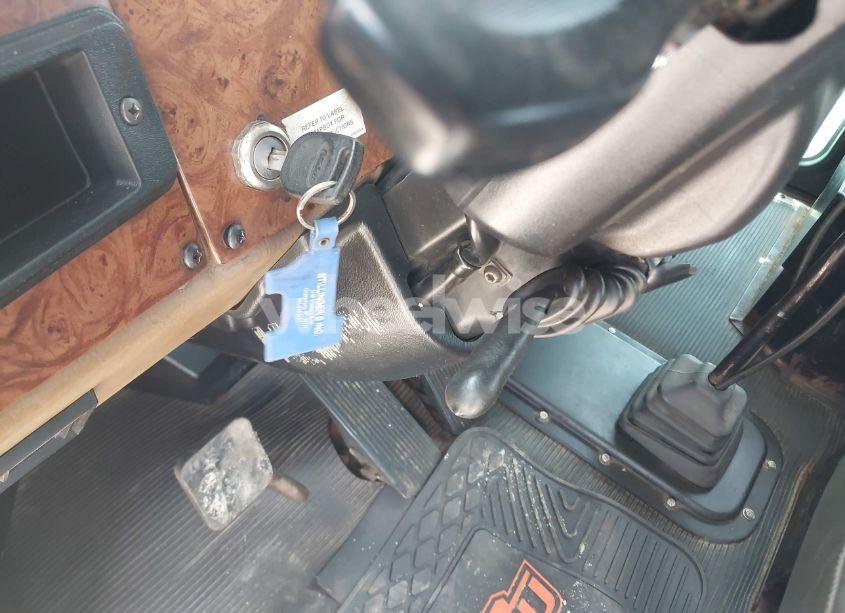 Photo 10 of 2005 Peterbilt 335 N/A (VIN 2NPLLZ0X05M882523)