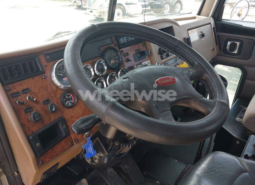 Photo 20 of 2005 Peterbilt 335 N/A (VIN 2NPLLZ0X05M882523)