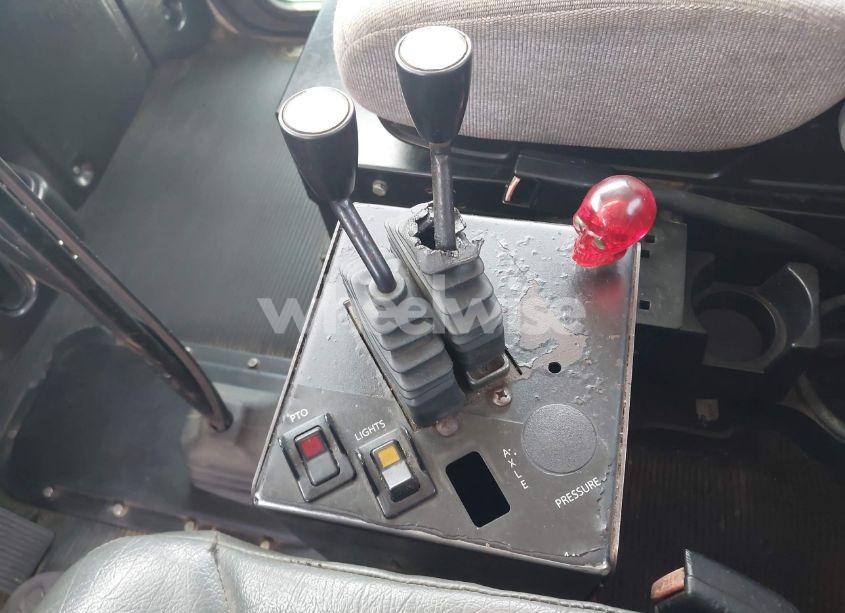 Photo 24 of 2005 Peterbilt 335 N/A (VIN 2NPLLZ0X05M882523)