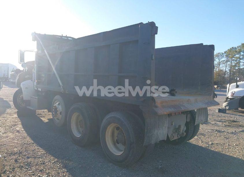 Photo 3 of 2007 Peterbilt 335 N/A (VIN 2NPLLZ9X97M689180)