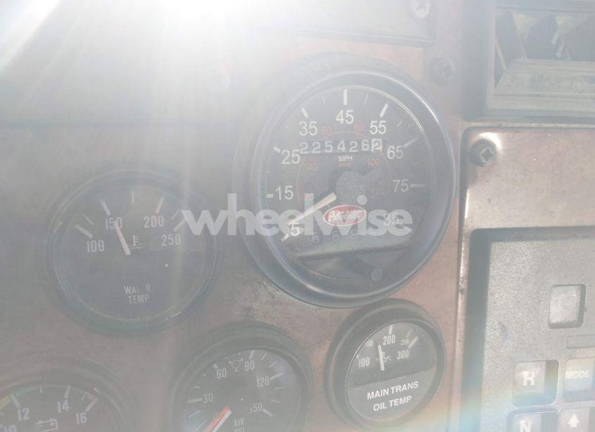 Photo 5 of 2007 Peterbilt 335 N/A (VIN 2NPLLZ9X97M689180)