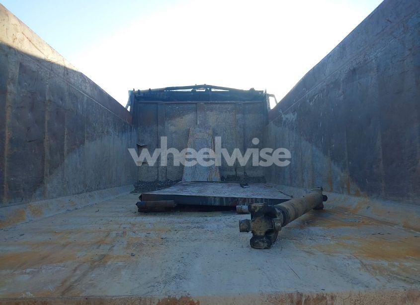 Photo 6 of 2007 Peterbilt 335 N/A (VIN 2NPLLZ9X97M689180)