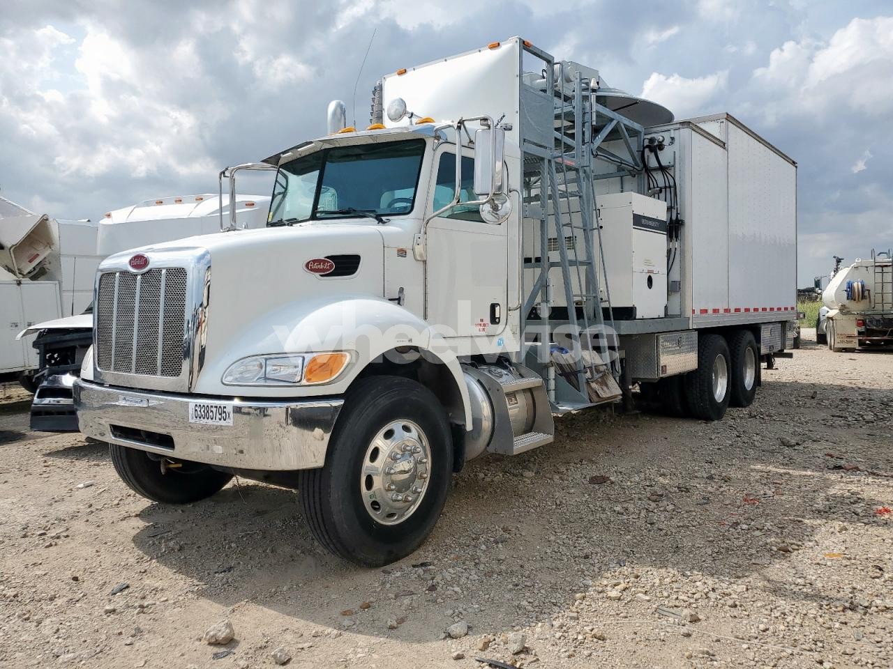 Photo 2 of 2008 PETERBILT 340 (VIN 2NPRLN9X88M748708)