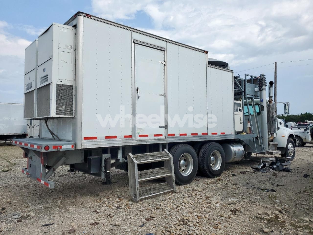 Photo 4 of 2008 PETERBILT 340 (VIN 2NPRLN9X88M748708)