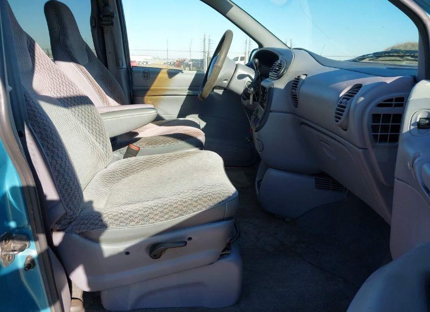 Photo 5 of 1999 Plymouth Voyager N/A (VIN 2P4GP25R8XR174231)