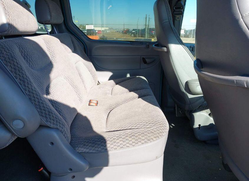 Photo 8 of 1999 Plymouth Voyager N/A (VIN 2P4GP25R8XR174231)