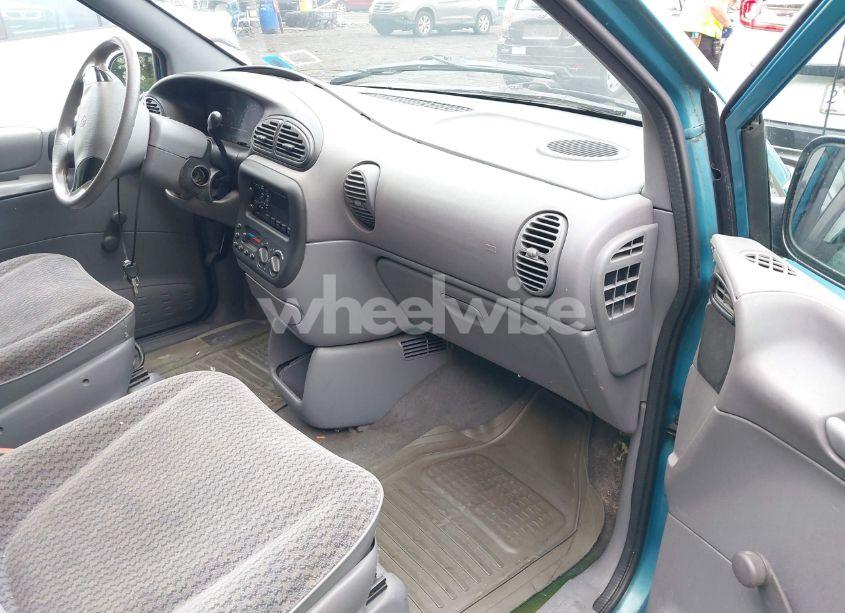 Photo 5 of 1998 Plymouth Voyager (VIN 2P4GP25R9WR797419)