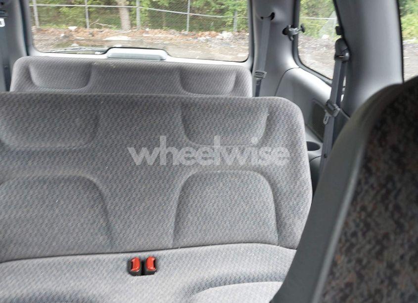 Photo 8 of 1998 Plymouth Voyager (VIN 2P4GP25R9WR797419)