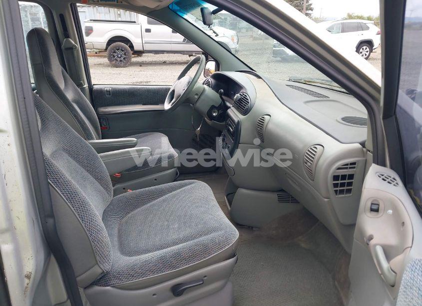 Photo 5 of 1996 Plymouth Voyager SE (VIN 2P4GP4535TR549431)