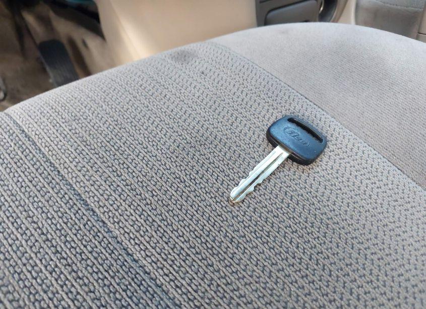 Photo 11 of 2001 Toyota Corolla CE (VIN 2T1BR12E01C483347)