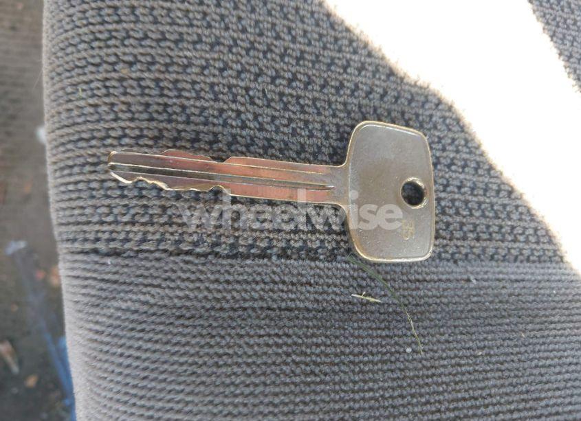 Photo 11 of 2002 Toyota Corolla CE (VIN 2T1BR12E62C541981)