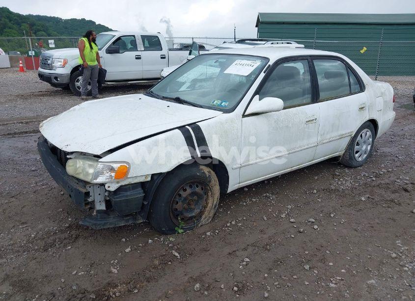 Photo 2 of 2001 Toyota Corolla LE (VIN 2T1BR12EX1C470444)