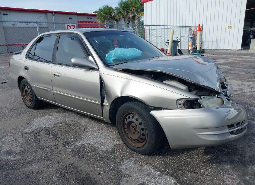 1998 Toyota Corolla LE (VIN 2T1BR18E8WC020970) main photo