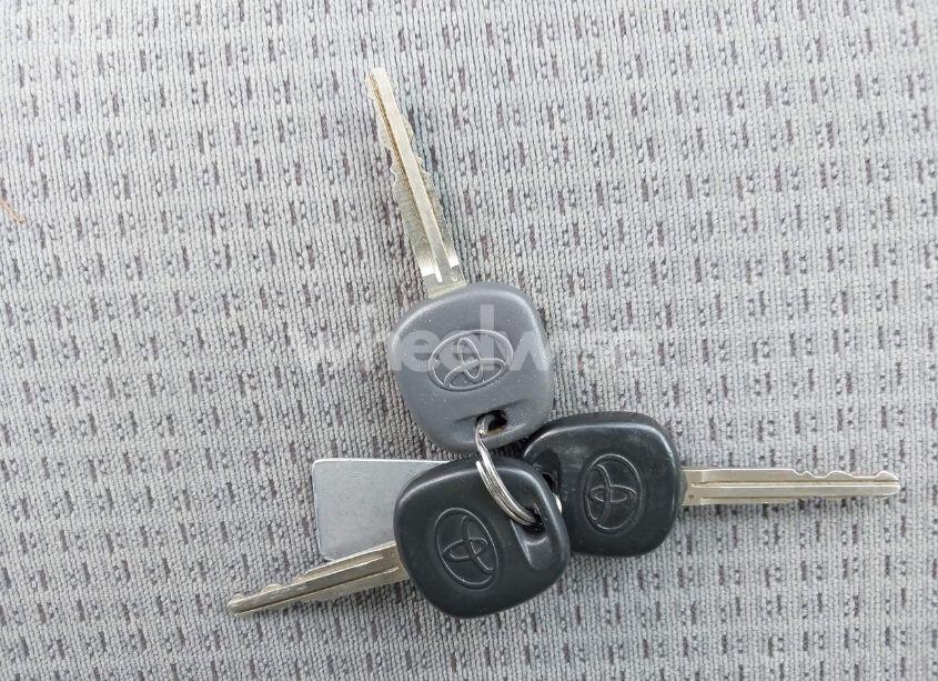 Photo 11 of 2005 Toyota Corolla CE (VIN 2T1BR30E35C361683)