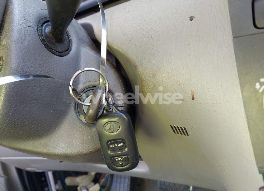 Photo 11 of 2005 Toyota Corolla LE (VIN 2T1BR30E55C454107)