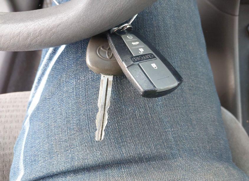 Photo 11 of 2005 Toyota Corolla CE (VIN 2T1BR32E05C424140)