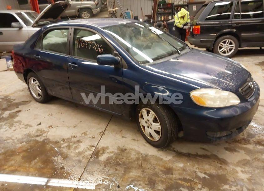 2005 Toyota Corolla LE (VIN 2T1BR32E05C465366) main photo