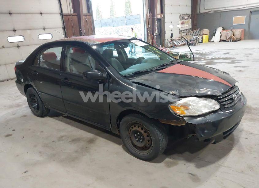 2004 Toyota Corolla LE (VIN 2T1BR32E14C262565) main photo
