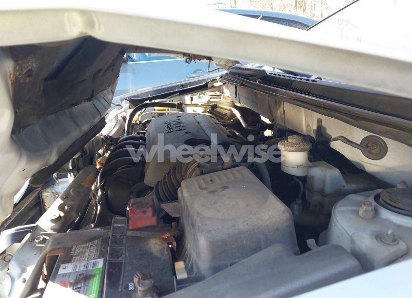 Photo 10 of 2005 Toyota Corolla CE (VIN 2T1BR32E15C464419)