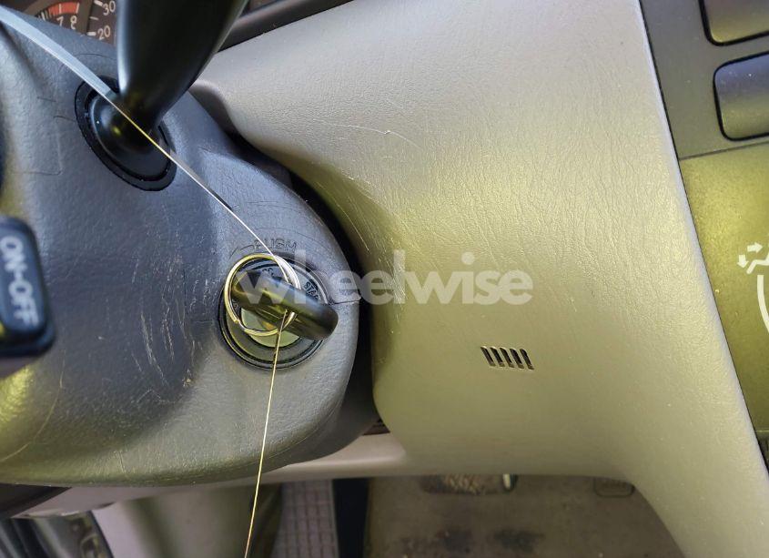 Photo 11 of 2005 Toyota Corolla CE (VIN 2T1BR32E15C464419)