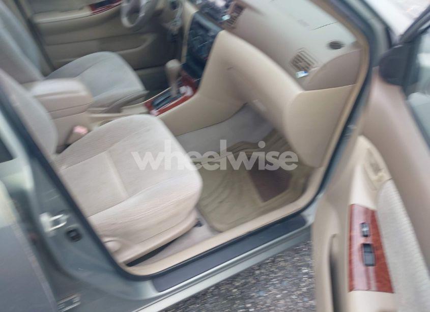 Photo 5 of 2004 Toyota Corolla LE (VIN 2T1BR32E24C309957)