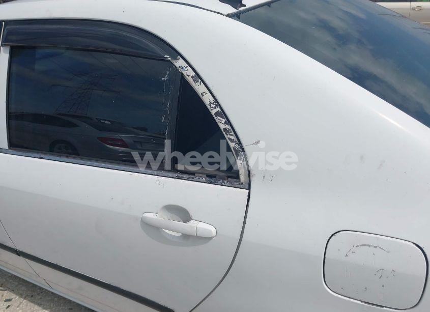 Photo 16 of 2005 Toyota Corolla CE (VIN 2T1BR32E25C347948)