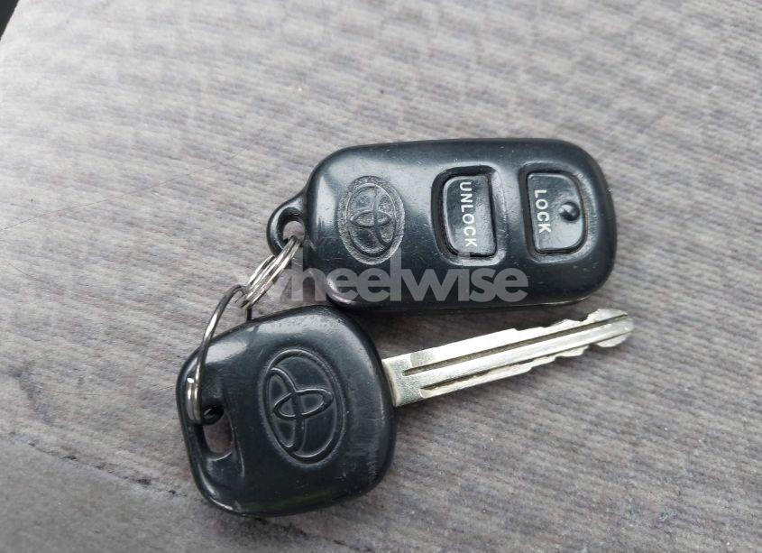 Photo 11 of 2005 Toyota Corolla LE (VIN 2T1BR32E25C381355)