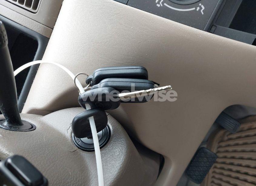 Photo 11 of 2005 Toyota Corolla LE (VIN 2T1BR32E25C397507)