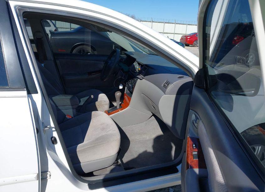 Photo 5 of 2005 Toyota Corolla LE (VIN 2T1BR32E35C457942)